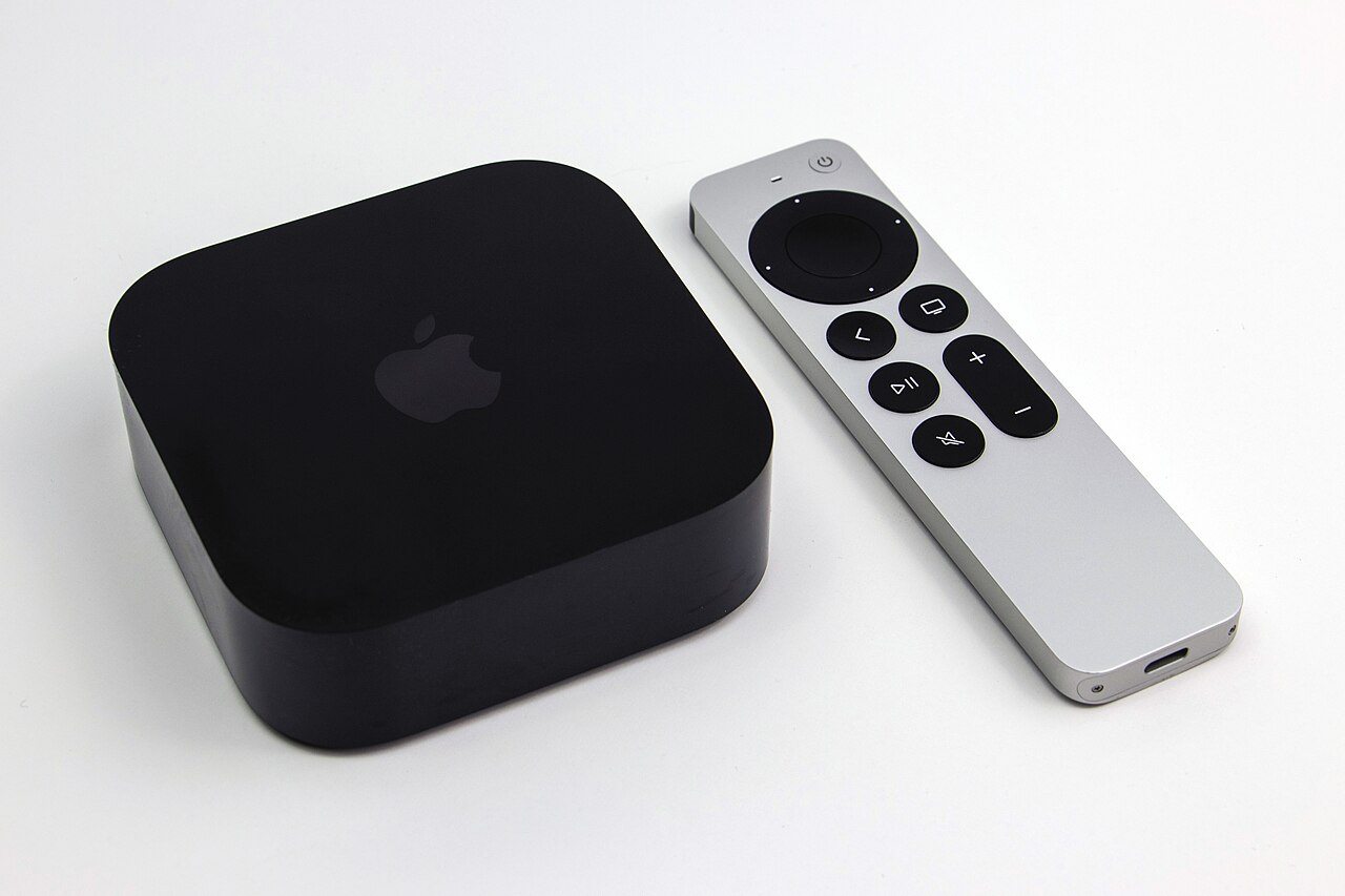 Фотография модели · с Siri Remote · Wikimedia Commons
