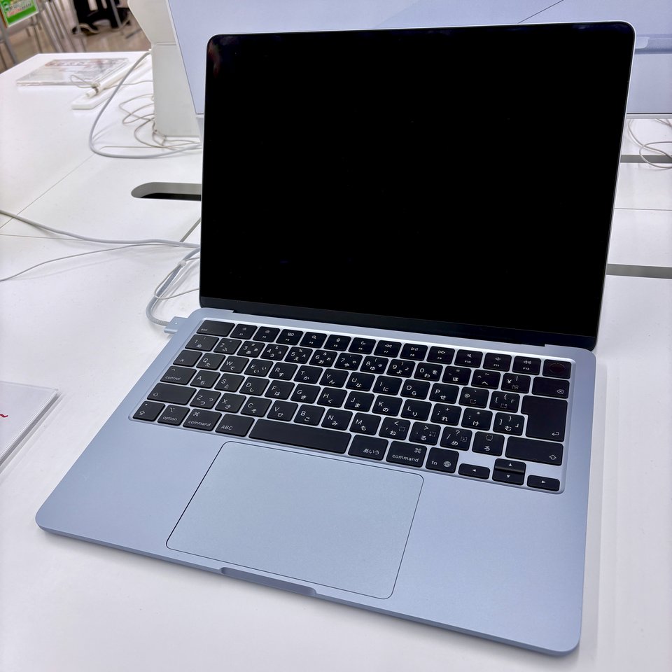 MacBook Air (M5) 13 Zoll in Himmelblau
