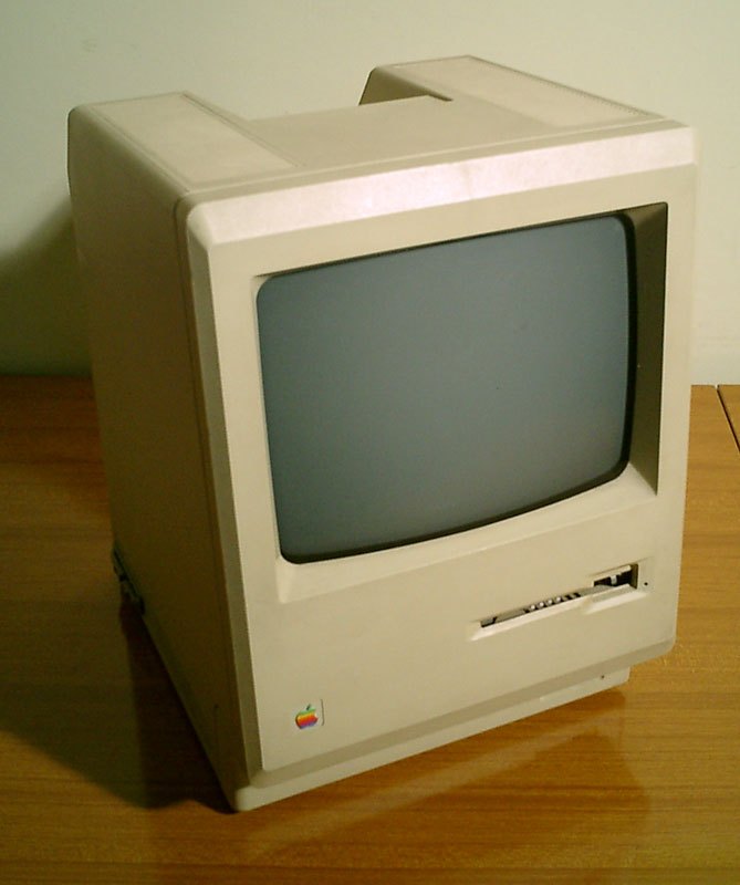 Macintosh Plus · Спереди
